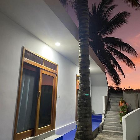 Penguin House Hotel Пуерто Виламил Екстериор снимка