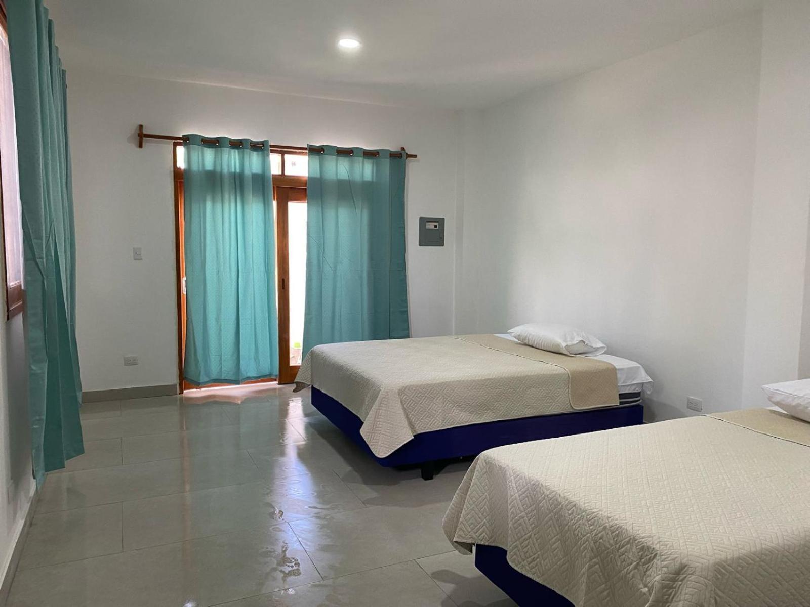 Penguin House Hotel Пуерто Виламил Екстериор снимка