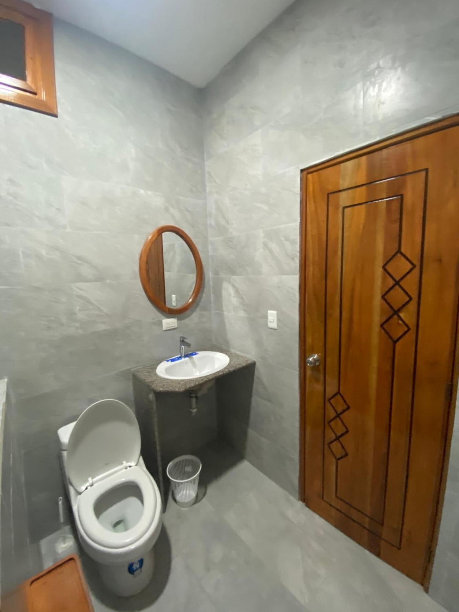 Penguin House Hotel Пуерто Виламил Екстериор снимка